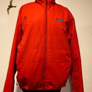 Patagonia men’s light jacket
Waterproofed

Color is red

Size  M